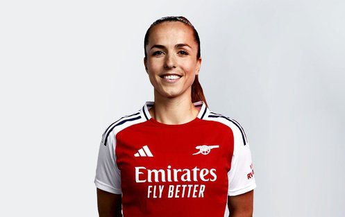 Lia Walti headshot 24/25